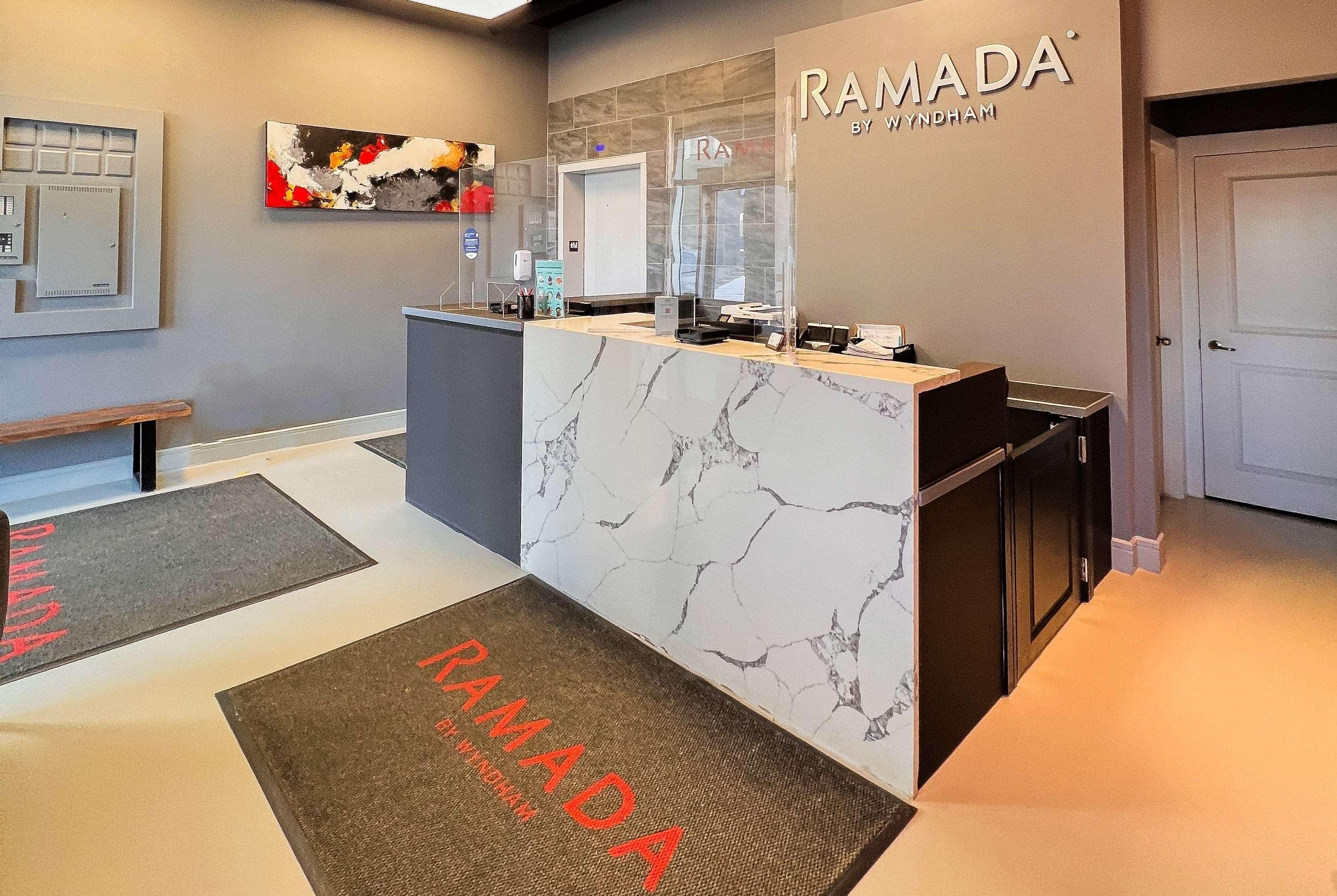 Ramada By Wyndham Fort Mcmurray Exterior foto