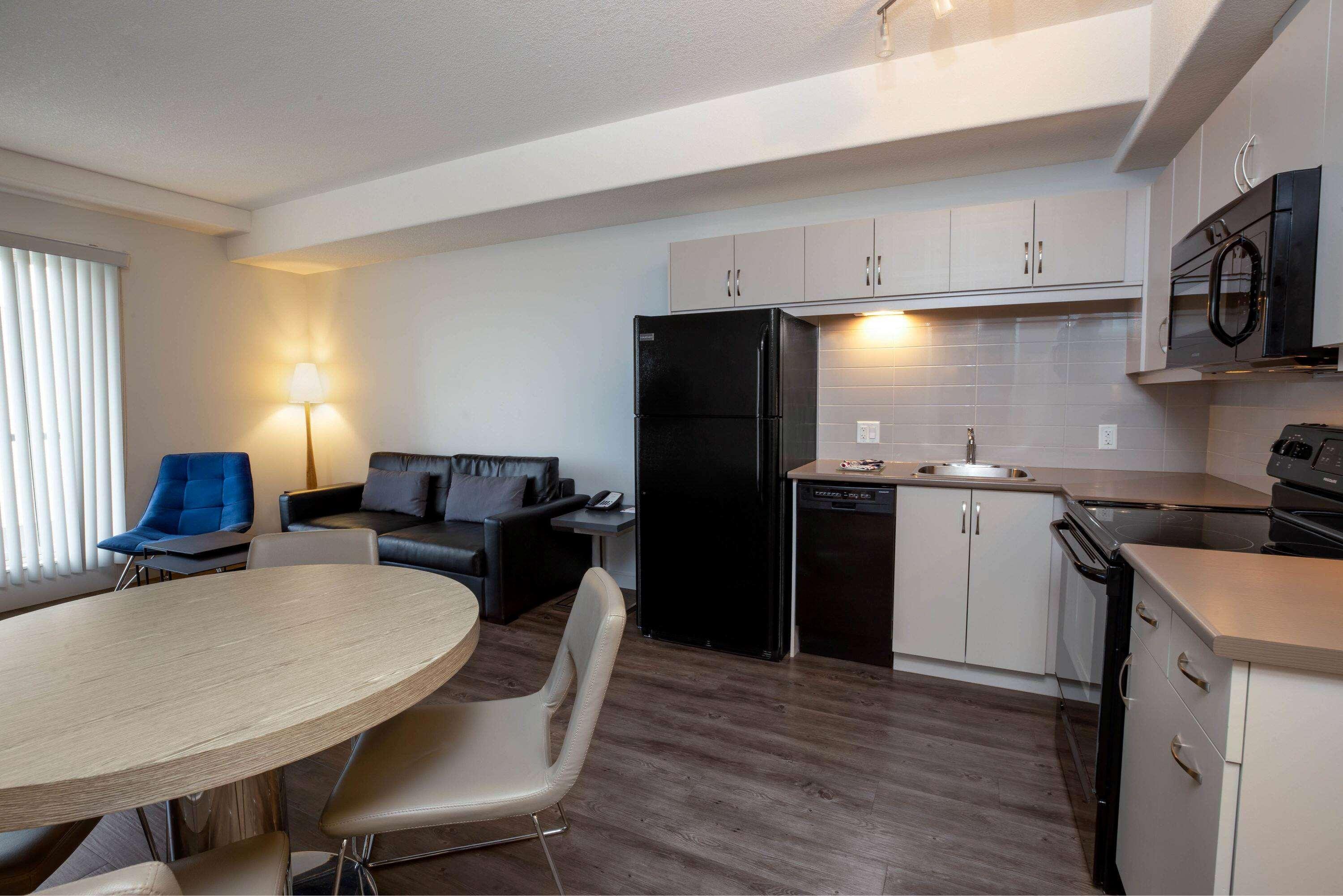 Ramada By Wyndham Fort Mcmurray Exterior foto